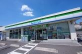 コンビニ　ファミリーマート（コンビニ）まで550m