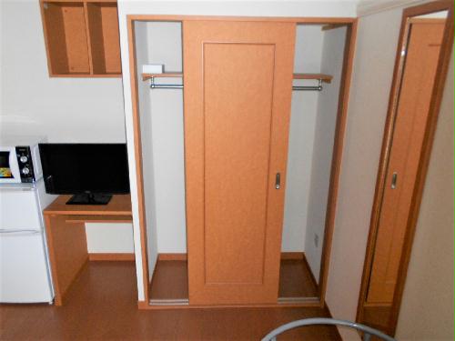 収納　2階床材はじゅうたんになります