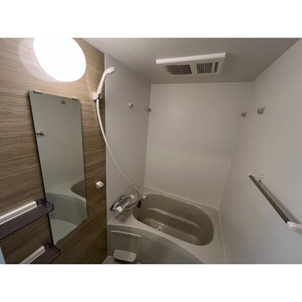 バス・シャワールーム　2025年3月27日撮影の301号室の写真を使用しています。