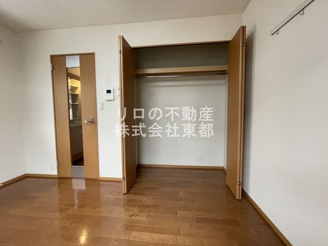 収納　増えがちな荷物をスッキリ収納できる大きめクローゼットです♪