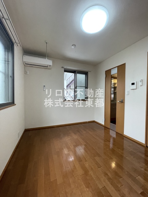 居室・リビング　２面採光なので、明るく風通しのよい過ごしやすいお部屋です♪