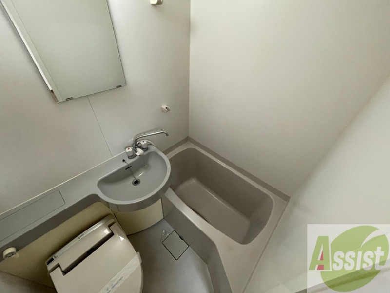 バス・シャワールーム　ユニットバスです。疲れを癒すのに欠かせませんね！