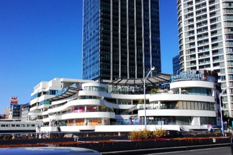 ショッピングセンター　横浜ベイクォーター（ショッピングセンター）まで320m