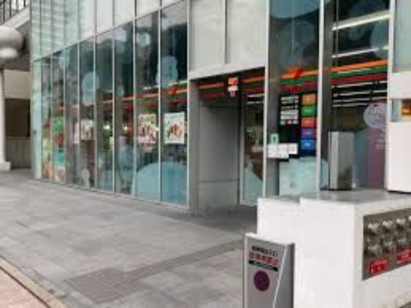 コンビニ　セブンイレブン横浜ポートサイドプレイス店（コンビニ）まで267m