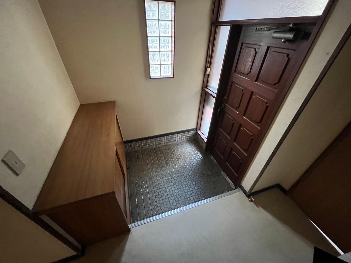 玄関　小物飾りの楽しめるシューズボックス付きの玄関♪