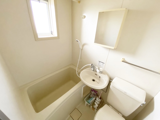 バス・シャワールーム　バストイレ同室です！