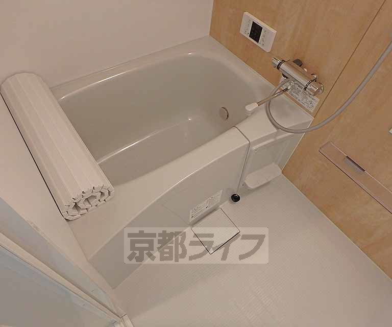 バス・シャワールーム　ゆったり浸かれるお風呂です。