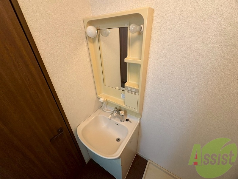 洗面設備　独立洗面台です。毎日の身支度が楽しみですね。