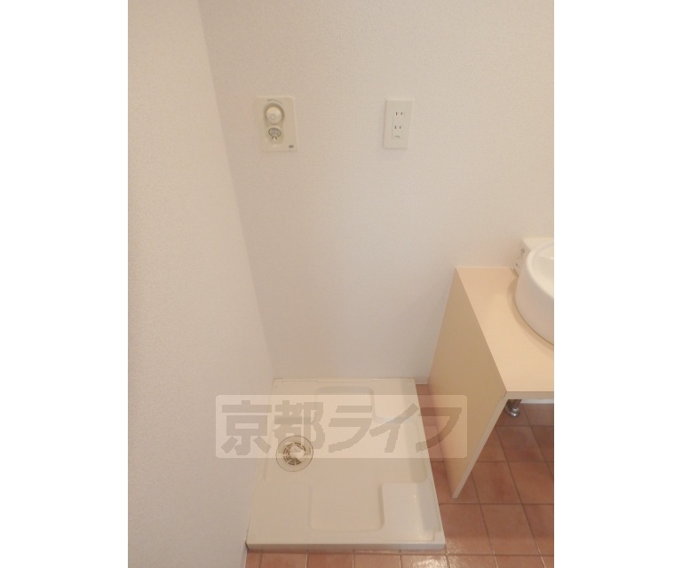 洗面設備　きれいな洗面台です。