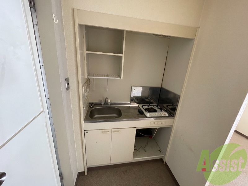 キッチン　一人暮らしには十分な大きさのキッチンですね。