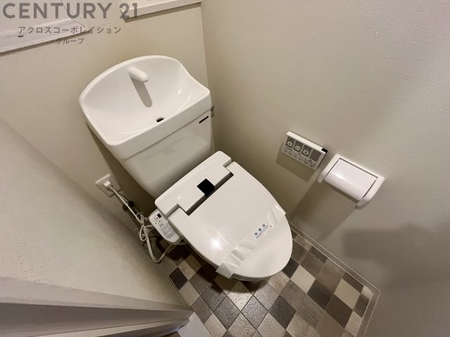 トイレ　温水洗浄便座機能付きトイレです！