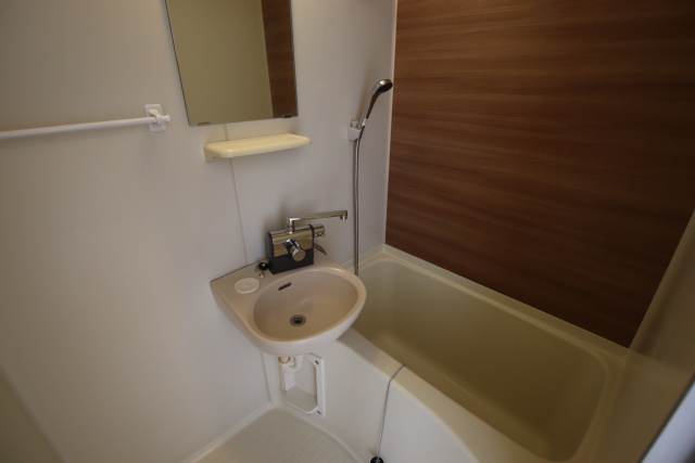 バス・シャワールーム　別室の参考写真です。※現況優先