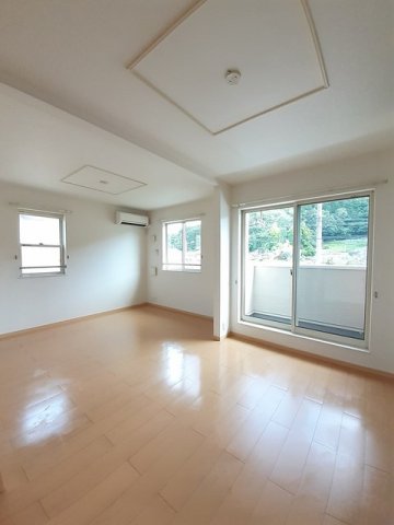 居室・リビング　こちらの居間で趣味の時間をお楽しみください