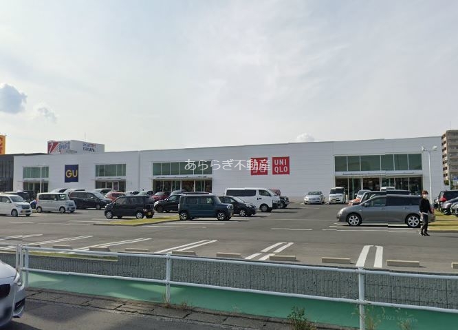 ショッピングセンター　ユニクロ浜松プラザ店（ショッピングセンター）まで973m