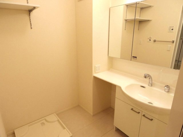 洗面設備　洗濯機置き場・洗髪洗面化粧台（三面鏡）