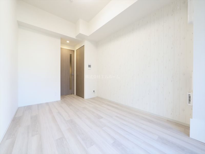 居室・リビング　洋室7.2帖　エアコン完備　収納充実しています