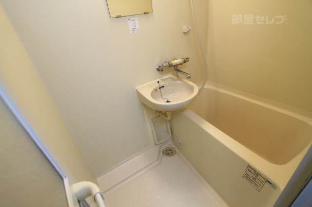 バス・シャワールーム　１０６号室の写真です