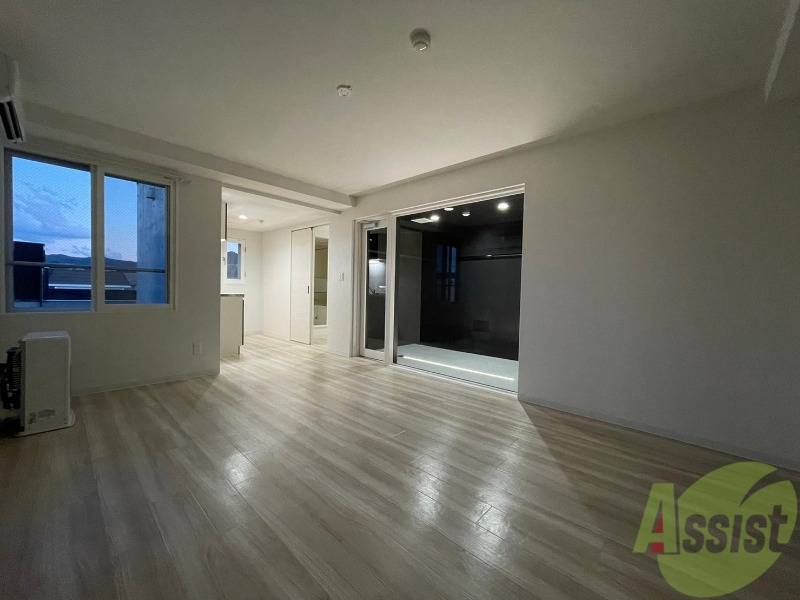 居室・リビング　広くてきれいなリビングです！快適に過ごせそうですね。