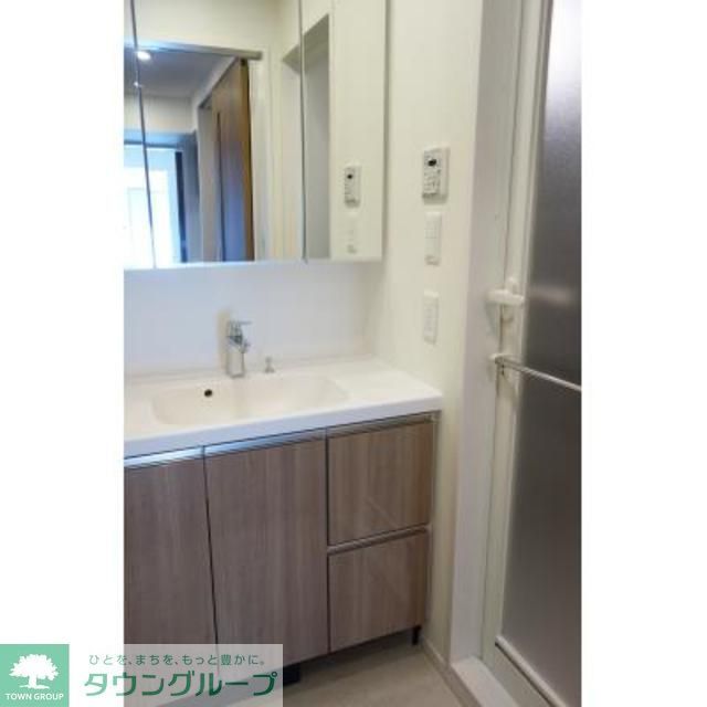 洗面設備　※写真は同タイプ住戸です。