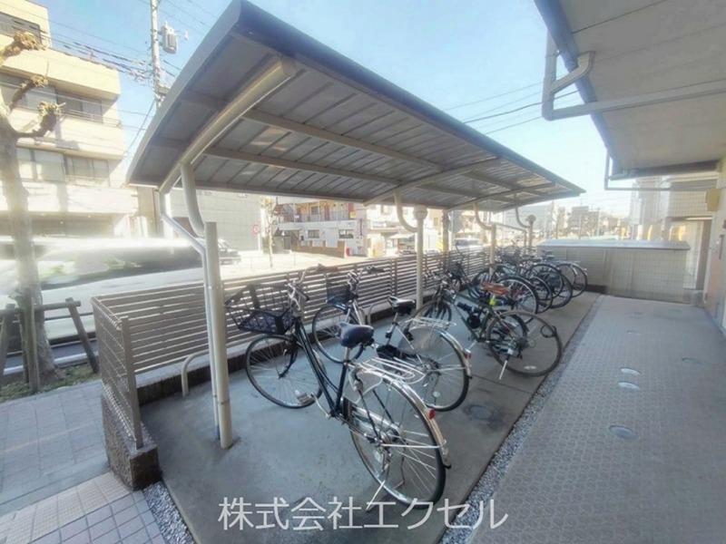 その他設備　屋根付きの駐輪場です。