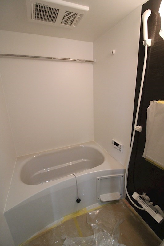 バス・シャワールーム　ワンタッチで追い炊きができ、便利です。