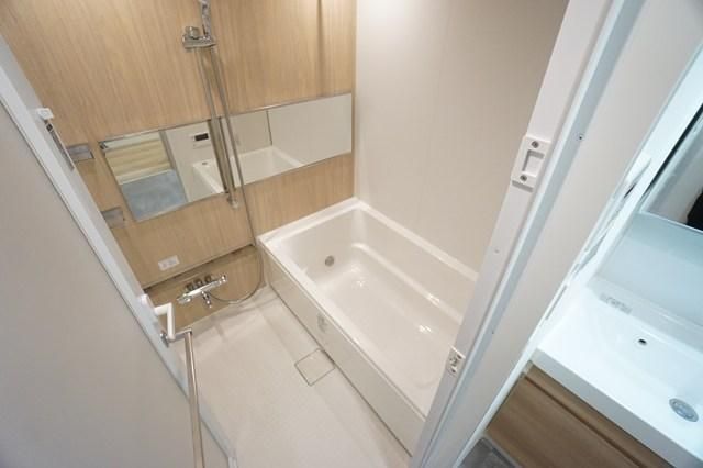 バス・シャワールーム　コンパクトで使いやすいお風呂です