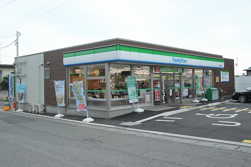 コンビニ　ファミリーマート（コンビニ）まで165m