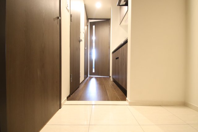 玄関　※同建物別部屋写真となります※