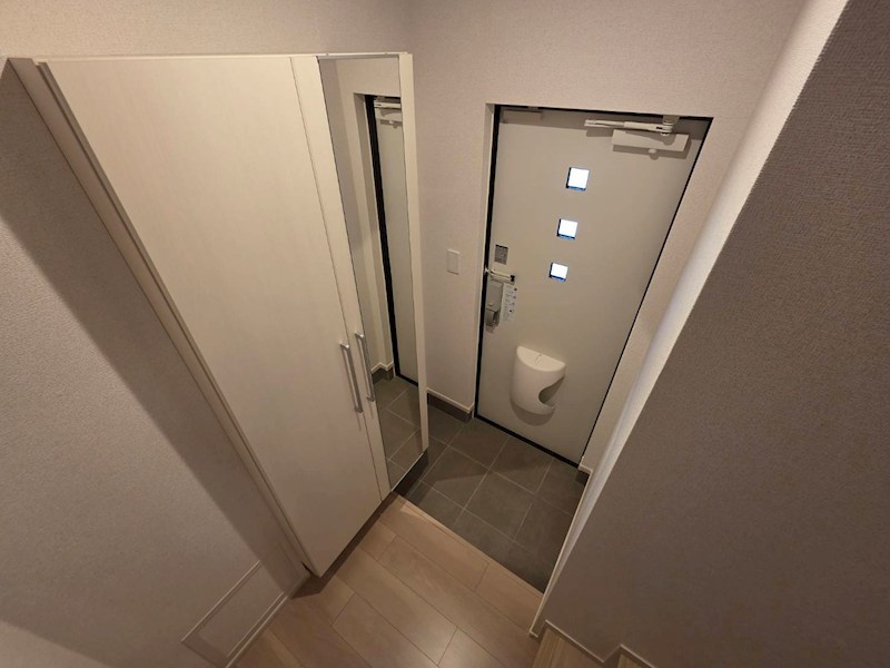 玄関　同一施工別部屋写真