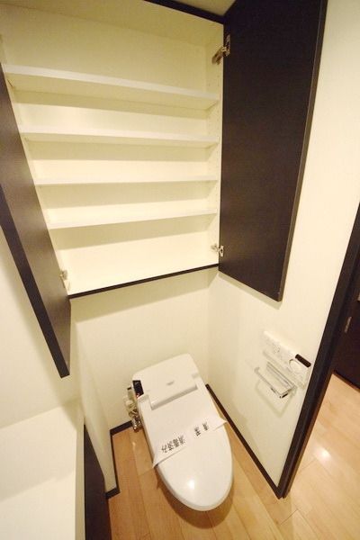 トイレ　★トイレの収納もたっぷり★