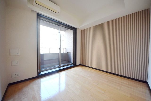 居室・リビング　★オシャレなアクセントクロスです★