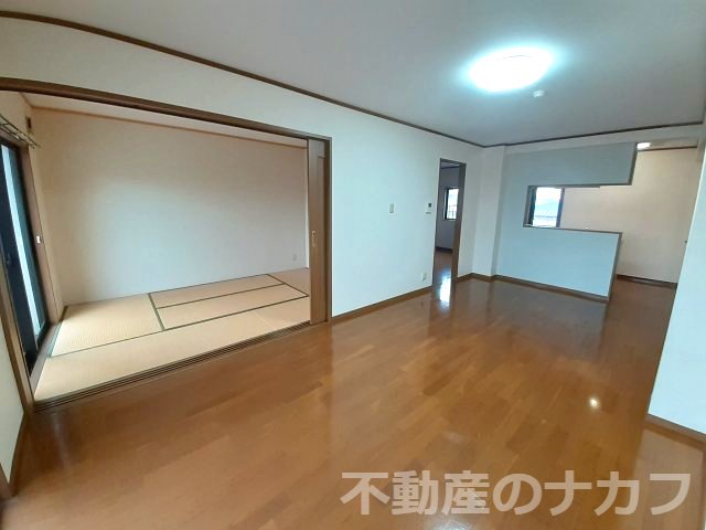 居室・リビング　※同タイプの部屋写真です