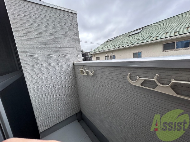 バルコニー　ベランダは十分な広さがあり、洗濯物をたくさん干せます。