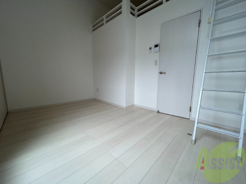 居室・リビング　リビングです。白を基調とされており、綺麗なお部屋です。