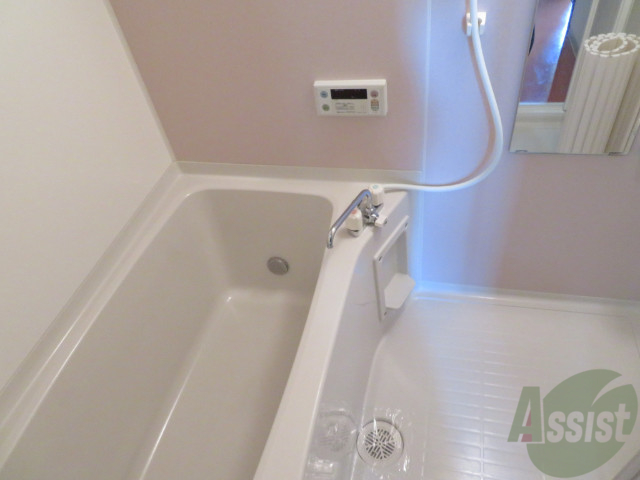 バス・シャワールーム　バスルームはこちらです。広々としてゆったり休めます。