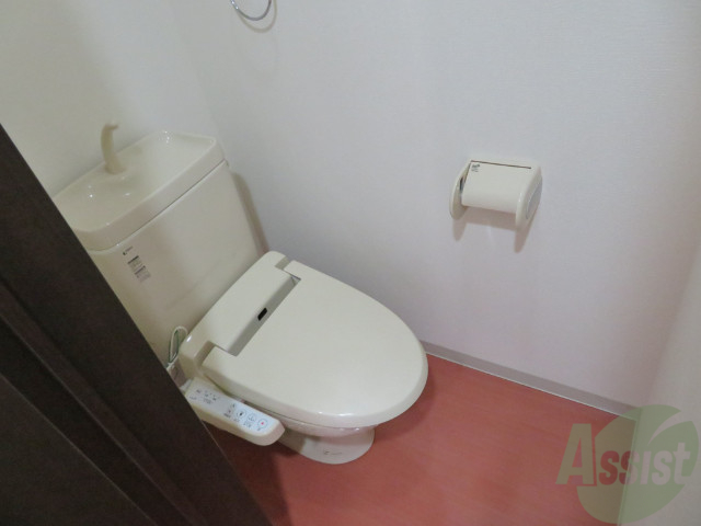 トイレ　ウォシュレット機能がついたトイレです。安心して使用できますね