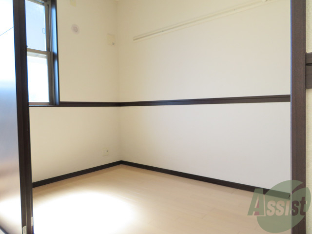 その他部屋・スペース　３帖の洋室のお部屋もあります。寝室にしましょう。