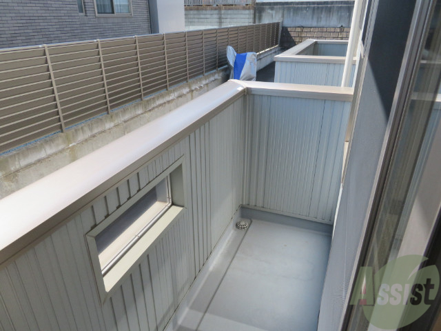 バルコニー　バルコニーは幅があり、広い印象を受けました。