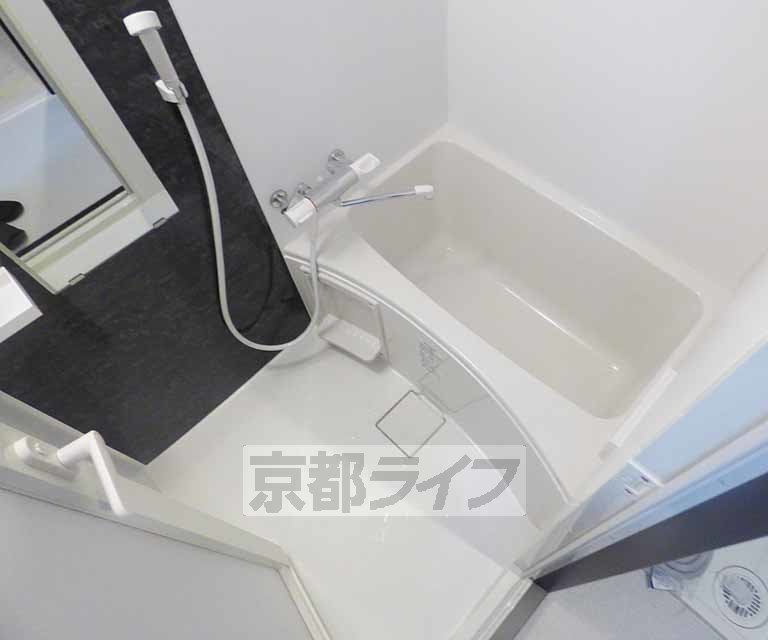 バス・シャワールーム　清潔感のあるバスルーム。