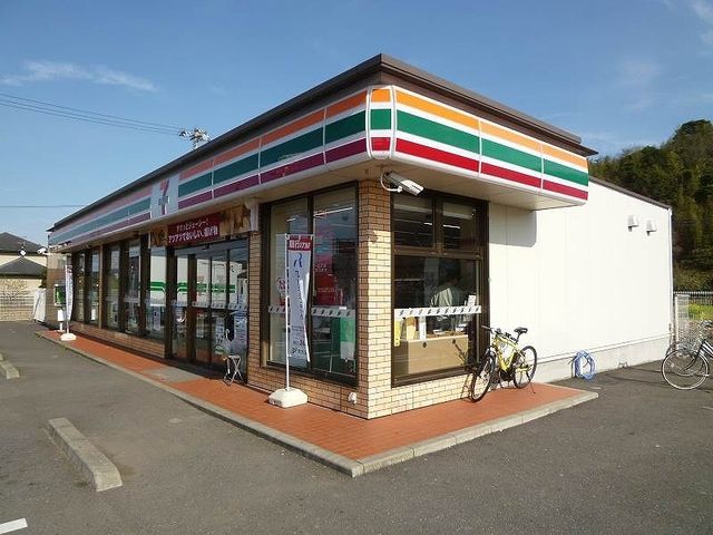コンビニ　セブンイレブン（コンビニ）まで400m