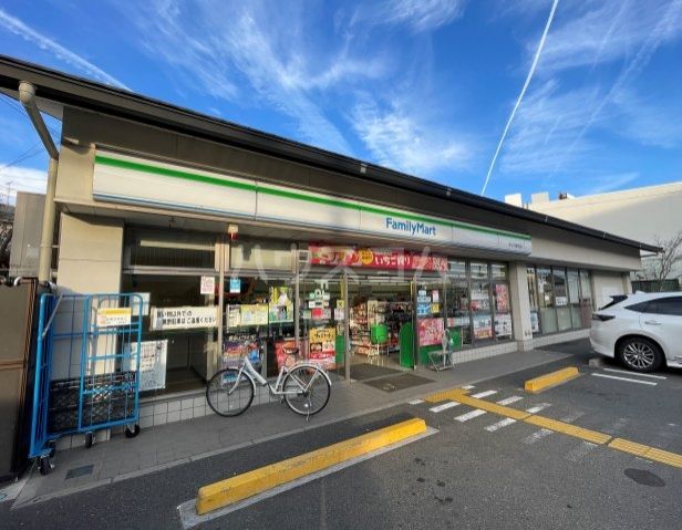 コンビニ　ファミリーマート妙心寺駅前店（コンビニ）まで504m