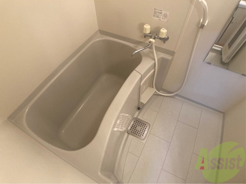 バス・シャワールーム　ユニットバスです。疲れを癒すのに欠かせませんね！