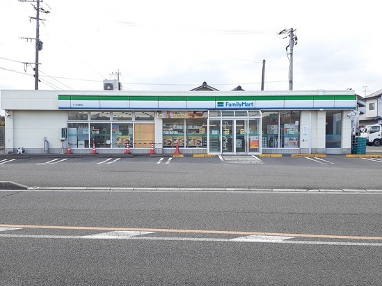 コンビニ　ファミリーマートさつま旭町店（コンビニ）まで1100m