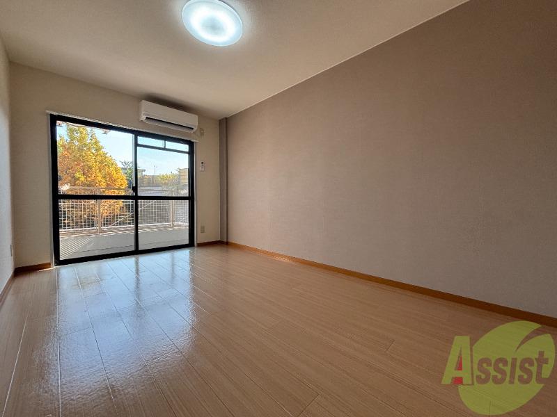 居室・リビング　．