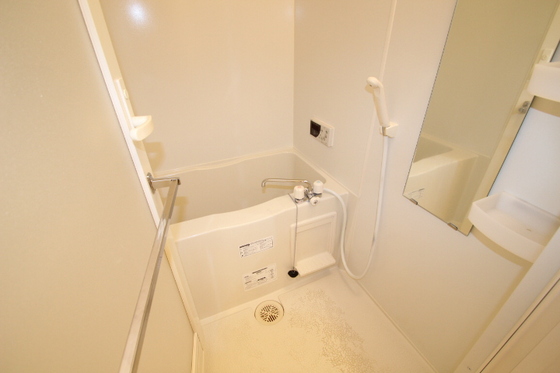 バス・シャワールーム　※別部屋の写真です