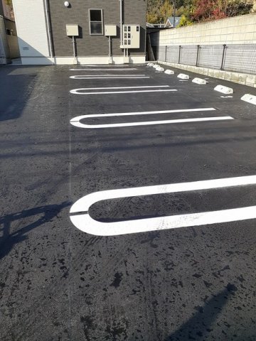 駐車場　駐車場に車を止められます