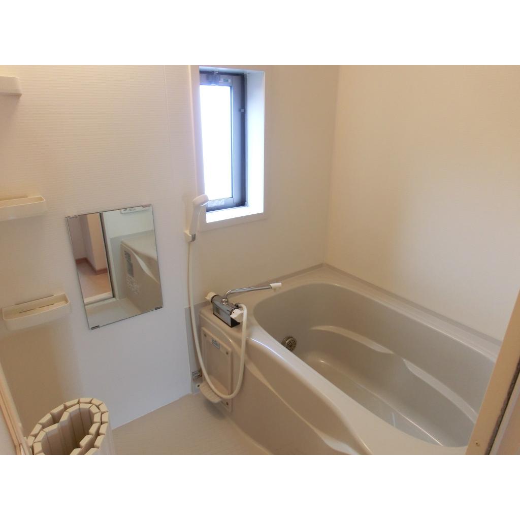 バス・シャワールーム　落ち着いた空間のお風呂です