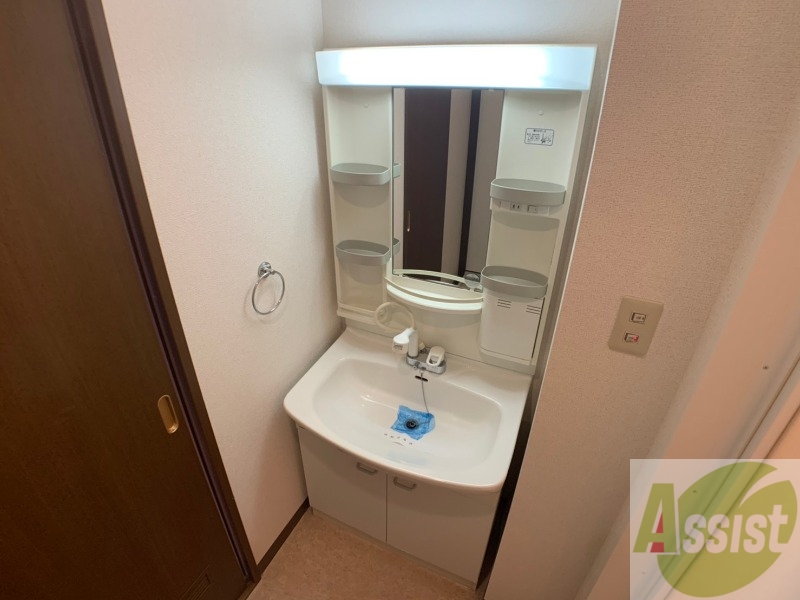 洗面設備　洗面台は独立していて使いやすそうです。