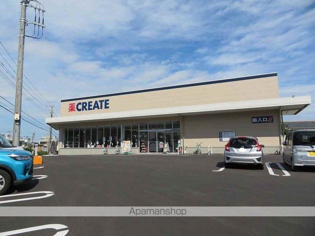 コンビニ　クリエイト（コンビニ）まで400m