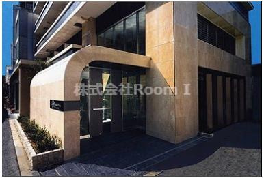 エントランス　落ち着いたエントランスです